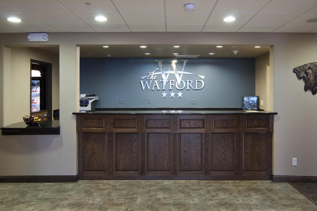 Отель The Watford Watford City Экстерьер фото